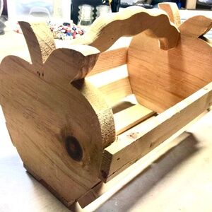 VTG Handmade Bare Wood Apple Cut Out Farmhouse Decor/Teacher Desk Handled Basket